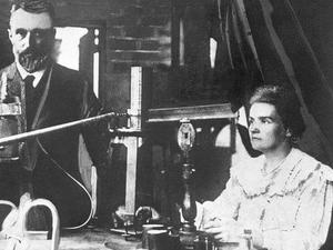 O casal Pierre e Marie Curie desconhecia o perigo dos metais que haviam descoberto - Getty Images - Getty Images