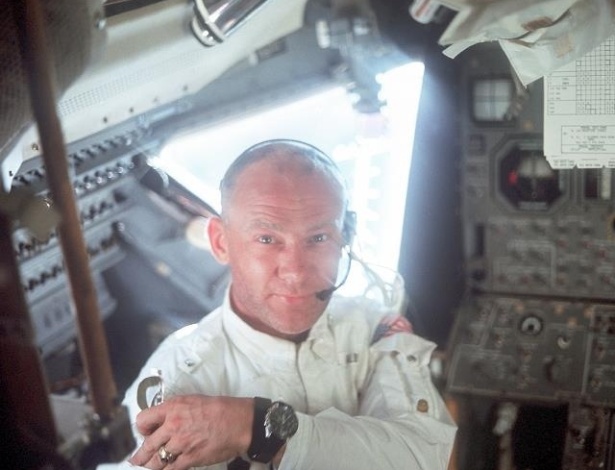 20.Jul.1969 - E aqui o astronauta Edwin E. Aldrin Jr., piloto do Módulo Lunar. Eles pousaram no Mar da Tranquilidade, uma planície de lava na superfície da Lua - Arquivos da Nasa