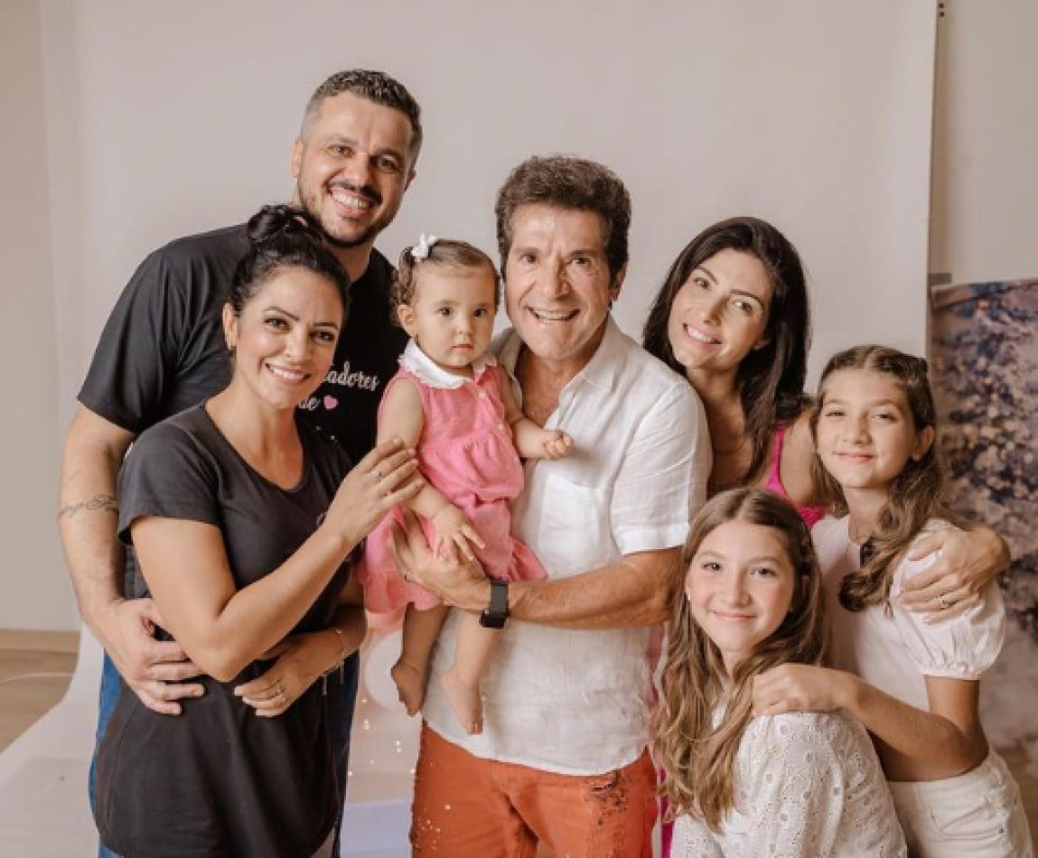 O cantor Daniel mostrou um ensaio de fotos com a família reunida e encantou