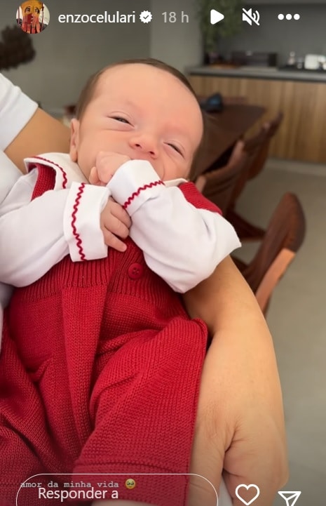 Enzo Celulari junto com seu irmãozinho bebê