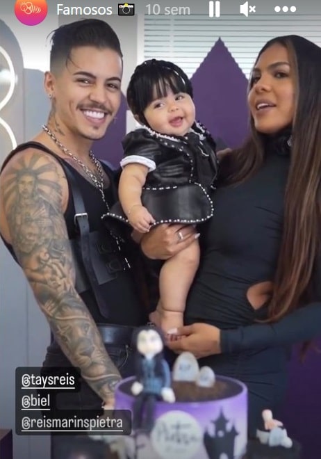 Tays Reis e Biel no mêsversário de sua bebê